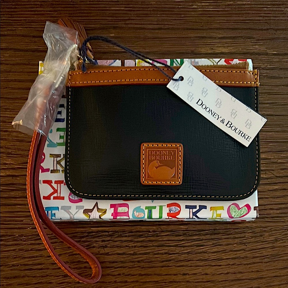 NIB Dooney & Bourke Kirby Black Wristlet